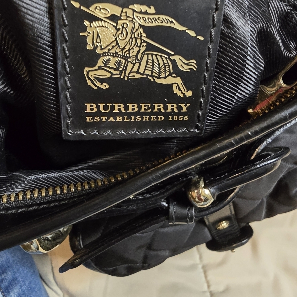 Elegant BURBERRY Black Quilted Crossbody Bag - Picture 5 of 9